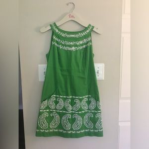 Lilly Pulitzer Size 2 Green and White Embroidered Shift with Pockets, GUC